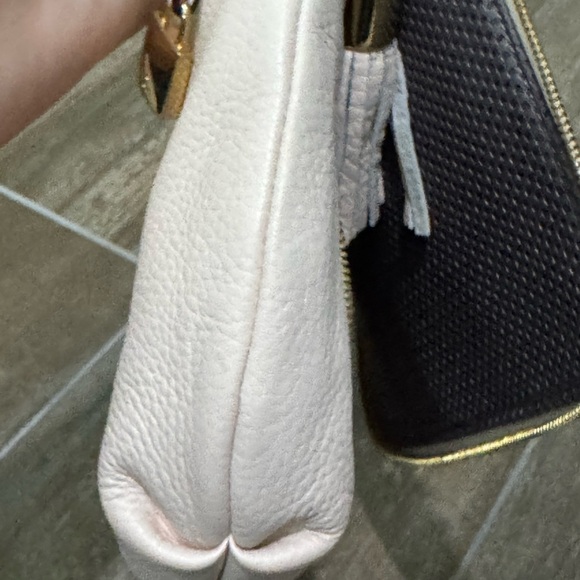 G.I.L.I. Cream Shoulder Bag with Flap Closure and Tassel - Picture 12 of 12